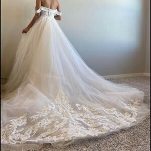 Detachable train skirt